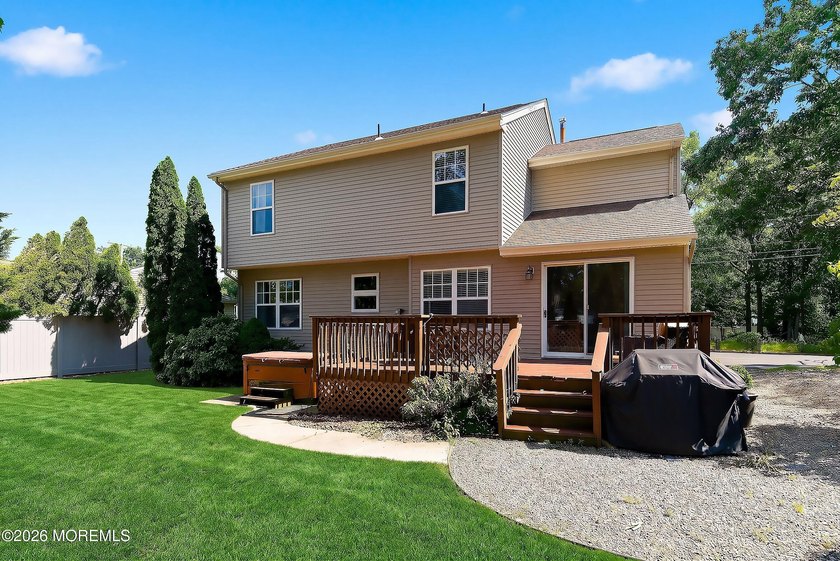 Welcome this beautifully maintained 4-bed, 2.5-bath Colonial w/ - photo 39