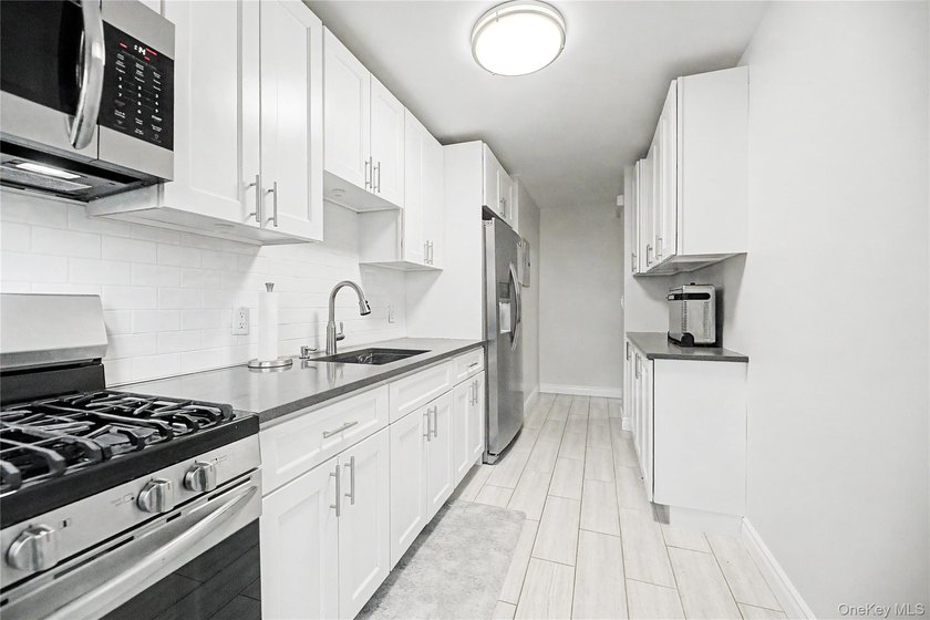 A must see. Beautiful Bright &amp; Spacious fully renovated 2 - photo 13