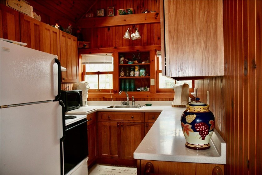 Welcome to *Island Treasure*, a charming historic cottage - photo 14