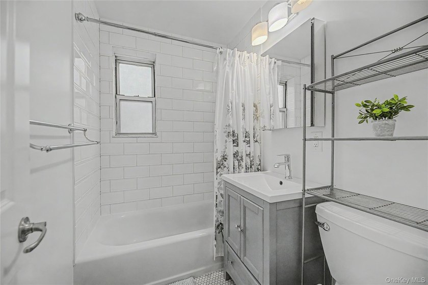 A must see. Beautiful Bright &amp; Spacious fully renovated 2 - photo 14