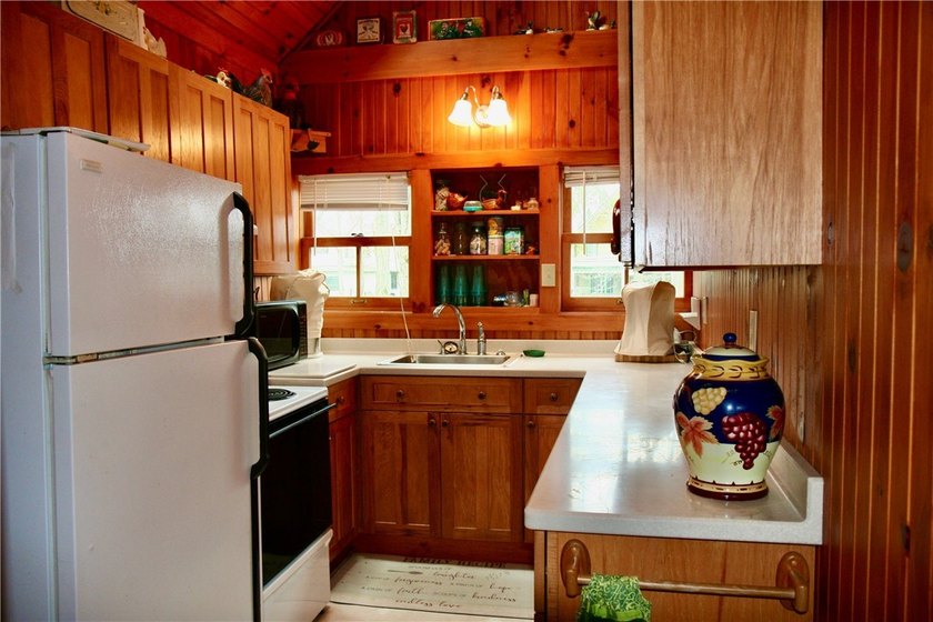 Welcome to *Island Treasure*, a charming historic cottage - photo 15