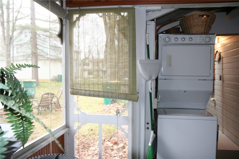 Welcome to *Island Treasure*, a charming historic cottage - photo 23