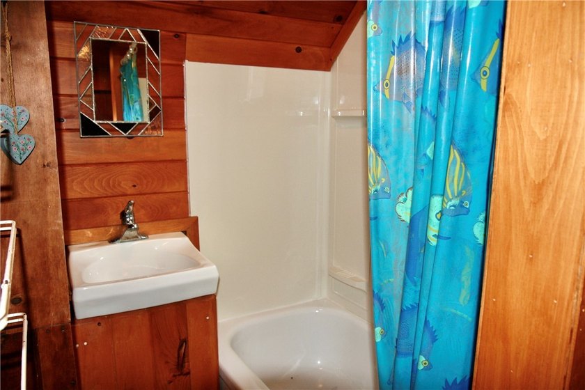 Welcome to *Island Treasure*, a charming historic cottage - photo 36