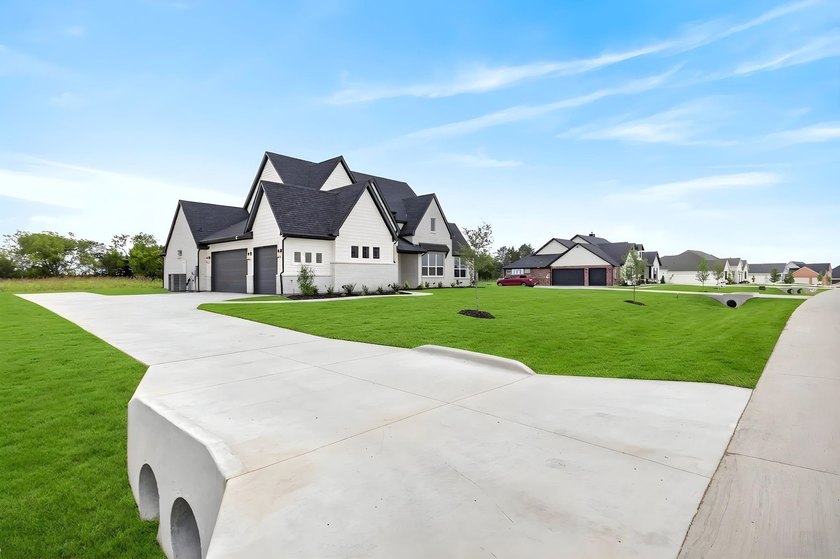Welcome to the stunning Blaire floorplan by Elmwood Homes - photo 3