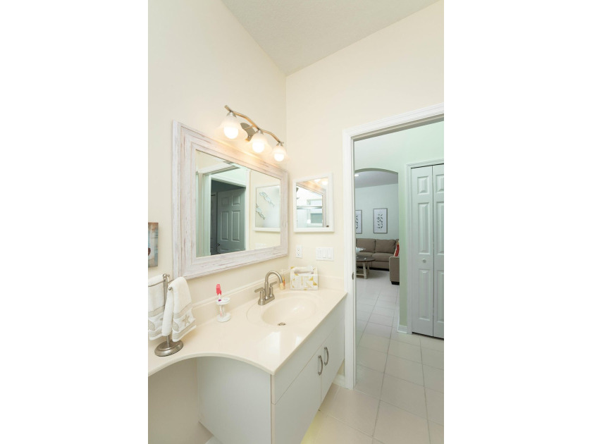 A gorgeous, well-maintained home nestled in the Isle of San - photo 33