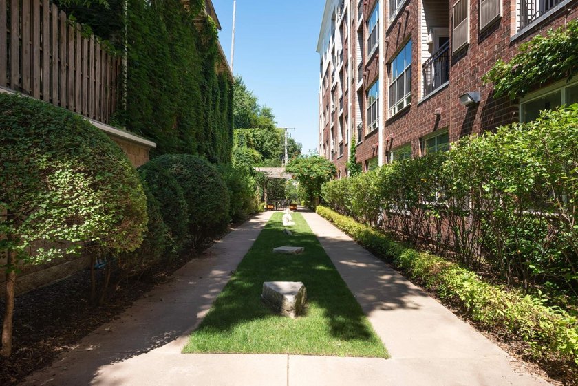 This beautifully updated end-unit condo is filled with natural - photo 37