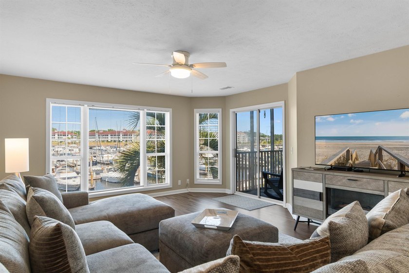 Wake up to beautiful marina views from this partially furnished - photo 12