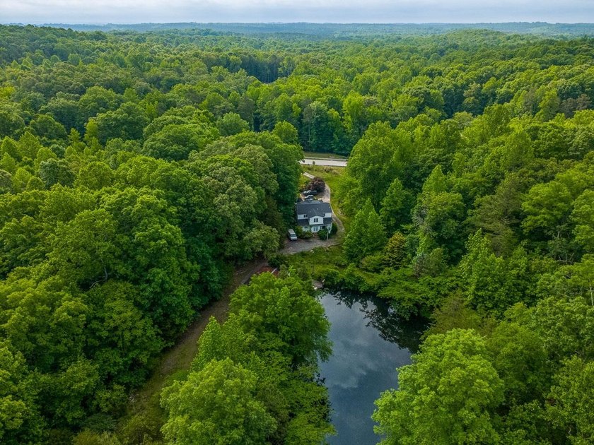 Enjoy country living with a combination of charm and privacy on - photo 12