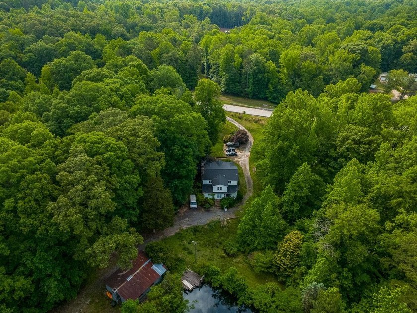 Enjoy country living with a combination of charm and privacy on - photo 13