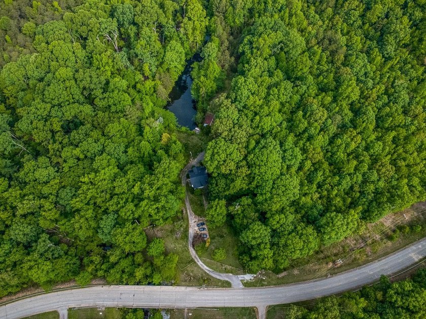 Enjoy country living with a combination of charm and privacy on - photo 15