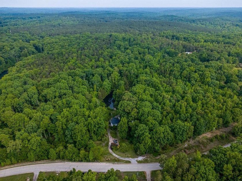 Enjoy country living with a combination of charm and privacy on - photo 16