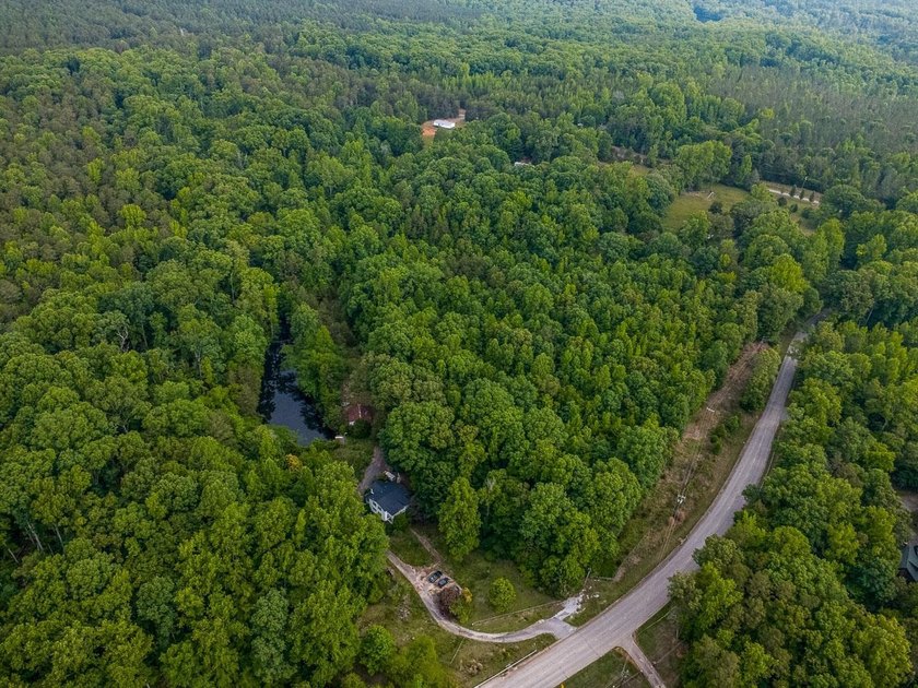 Enjoy country living with a combination of charm and privacy on - photo 19