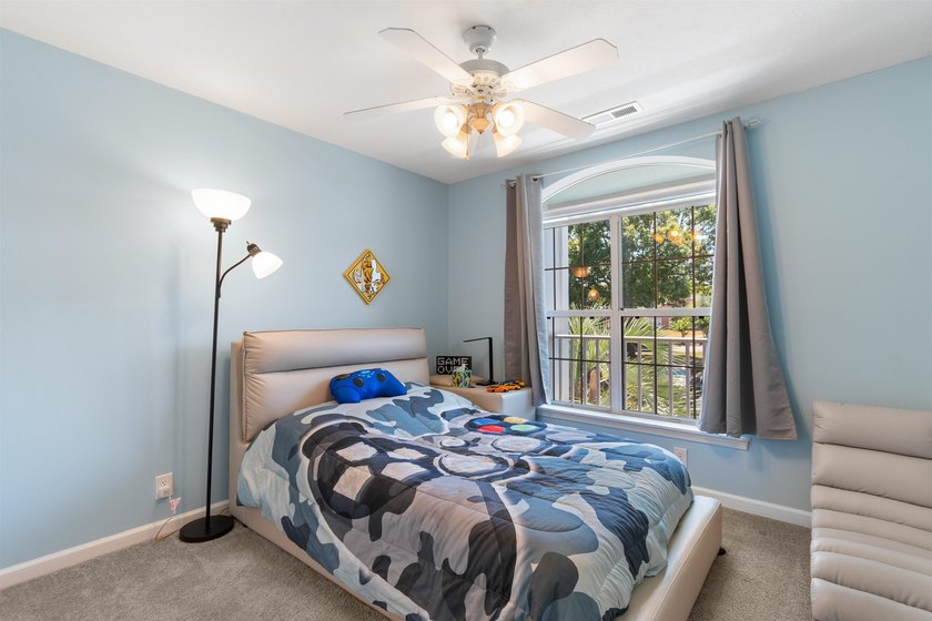 Wake up to beautiful marina views from this partially furnished - photo 24