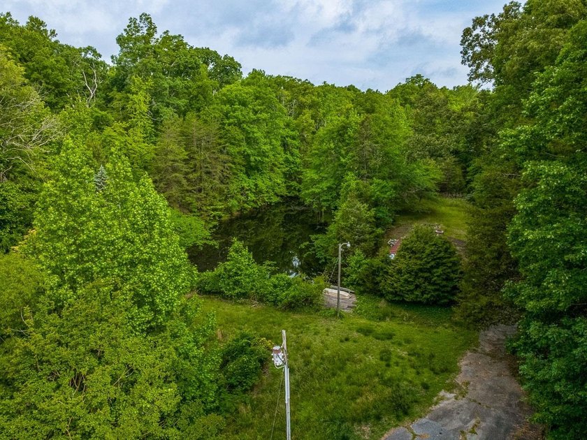 Enjoy country living with a combination of charm and privacy on - photo 24