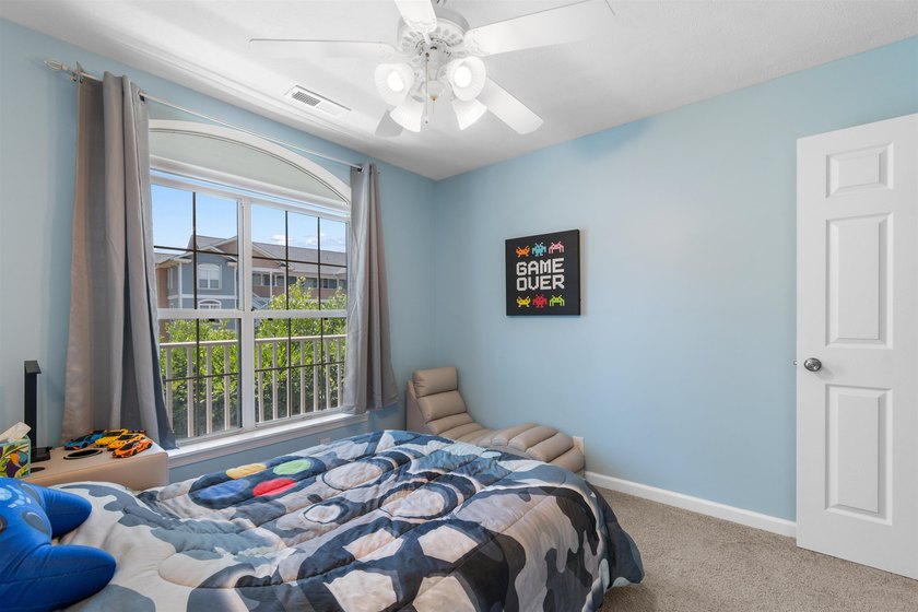 Wake up to beautiful marina views from this partially furnished - photo 25