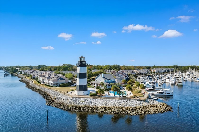 Wake up to beautiful marina views from this partially furnished - photo 31