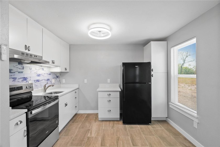 Fully renovated duplex for sale in Flour Bluff offering - photo 3