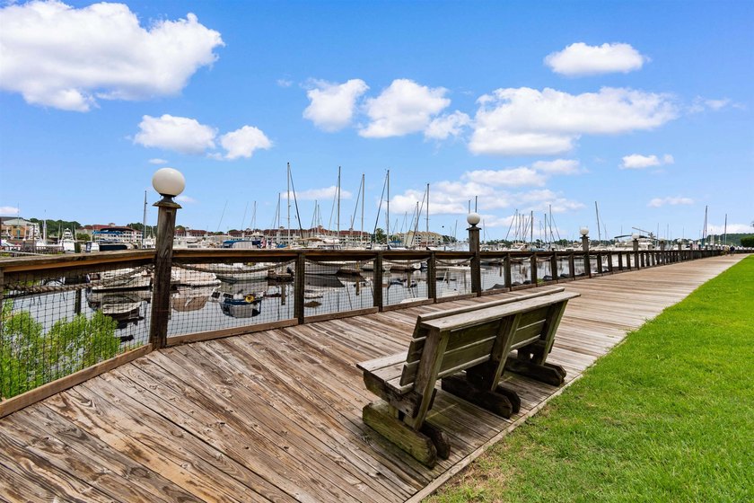 Wake up to beautiful marina views from this partially furnished - photo 34