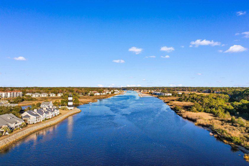 Wake up to beautiful marina views from this partially furnished - photo 36