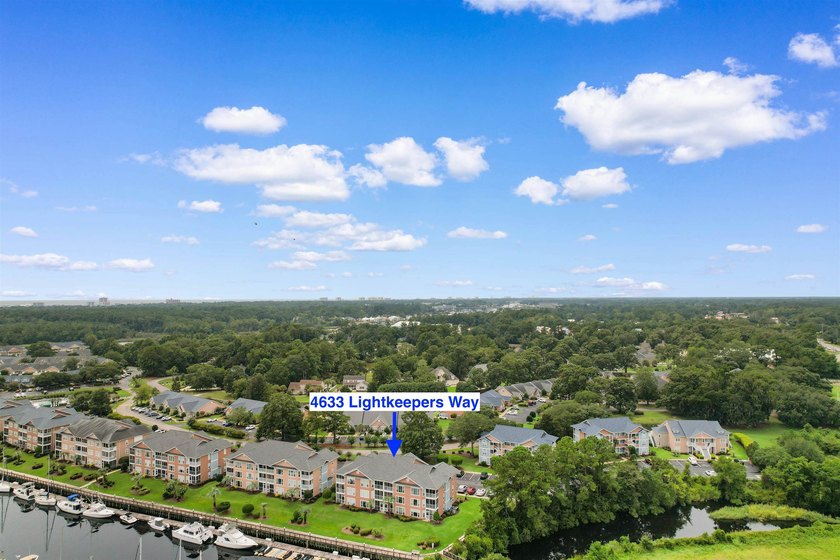 Wake up to beautiful marina views from this partially furnished - photo 39