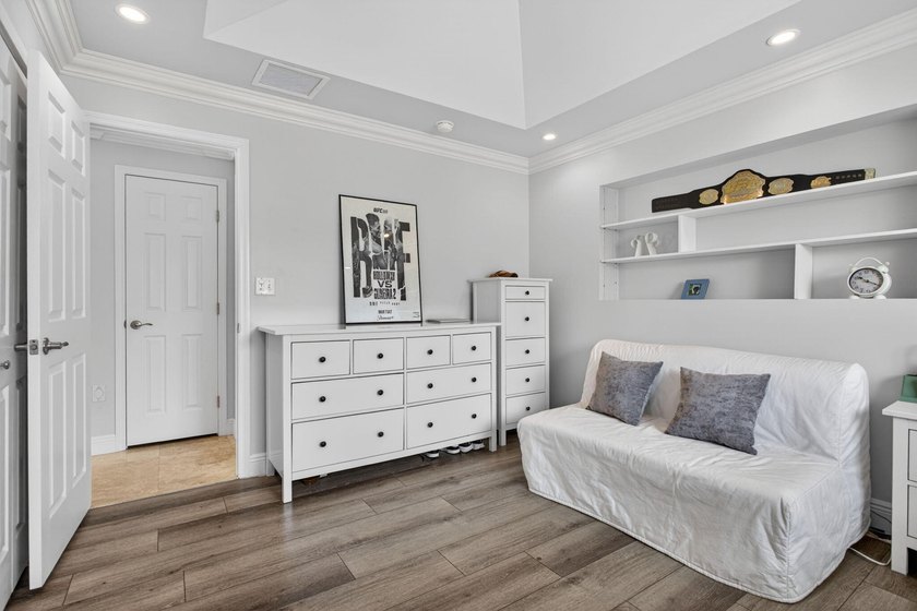 Clean, elegant, and meticulously maintained with a NEW ROOF - photo 11