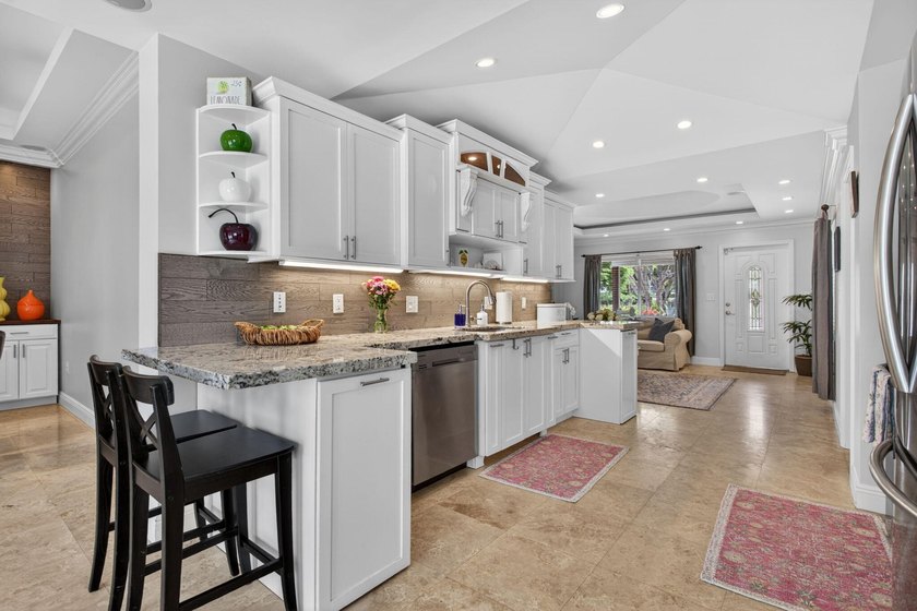 Clean, elegant, and meticulously maintained with a NEW ROOF - photo 25