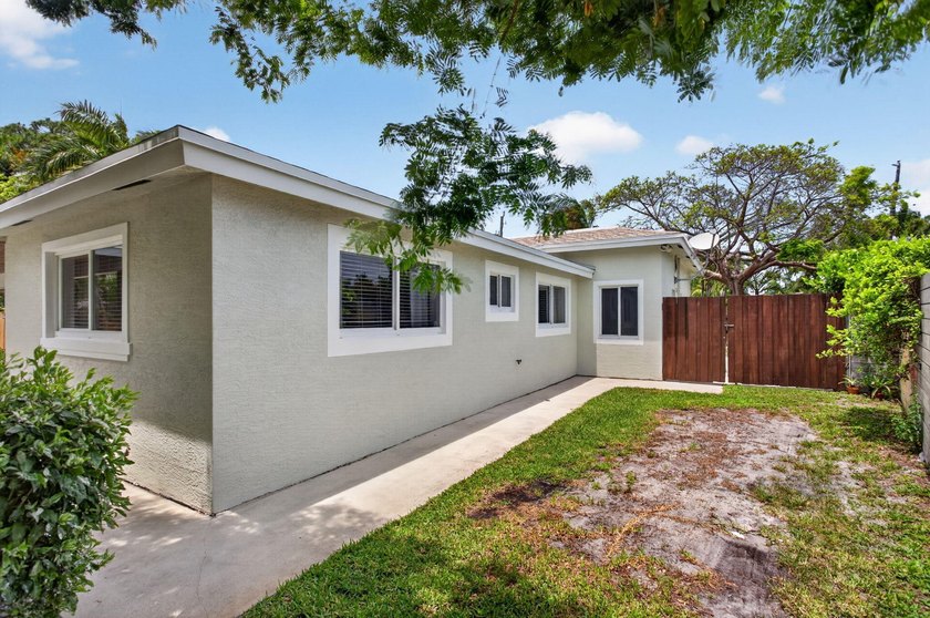 Clean, elegant, and meticulously maintained with a NEW ROOF - photo 40