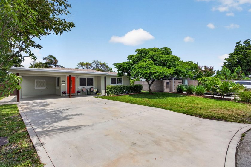 Clean, elegant, and meticulously maintained with a NEW ROOF - photo 44