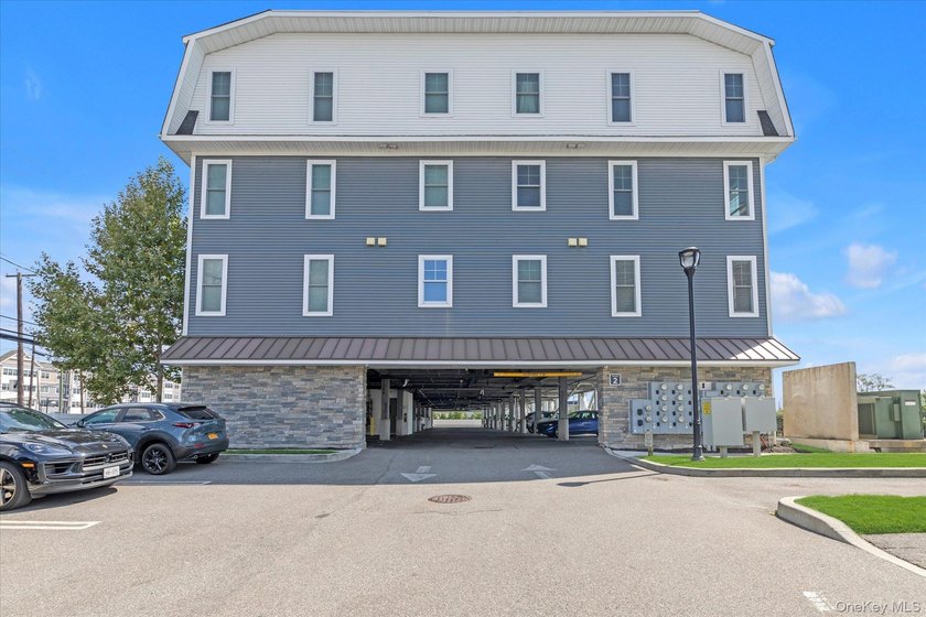 **SHORT SALE SUBJECT TO BANK APPROVAL** Welcome to this - photo 3