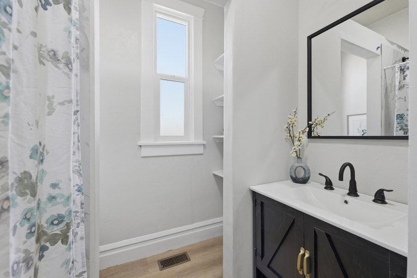 Historic charm meets modern convenience in this unique property - photo 7