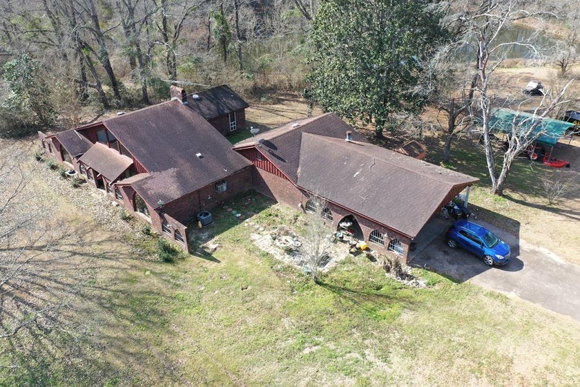 Private location. Nice home that needs some love. Over 47 acres - photo 12