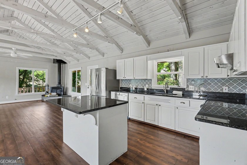 Stunning Mountain Retreat with Panoramic Views &amp; Spacious - photo 15