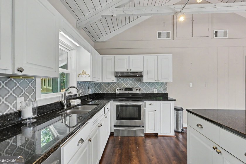 Stunning Mountain Retreat with Panoramic Views &amp; Spacious - photo 17