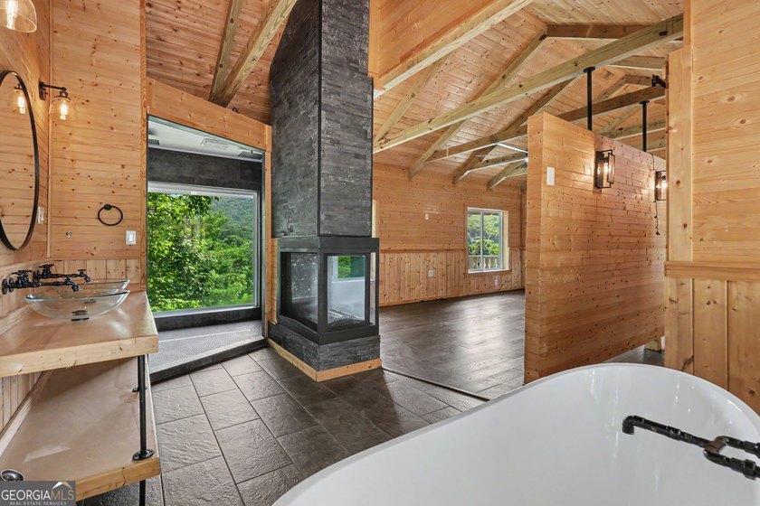 Stunning Mountain Retreat with Panoramic Views &amp; Spacious - photo 31