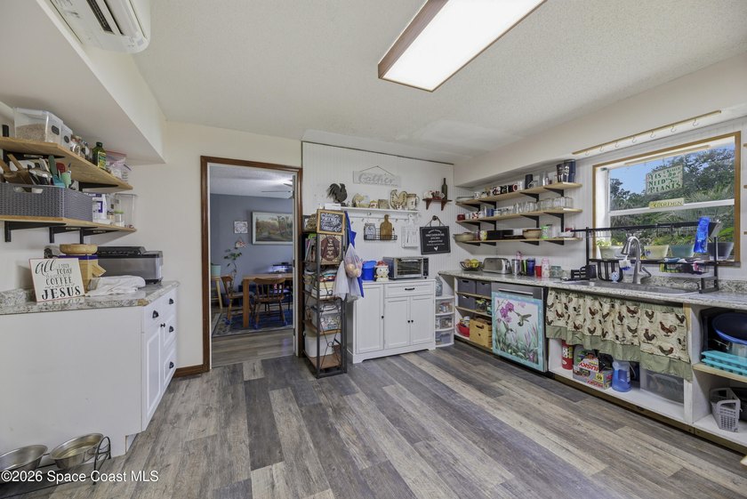 Discover the perfect blend of space, privacy, and opportunity - photo 9