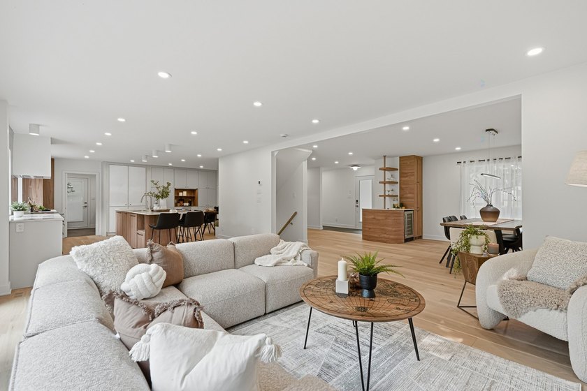 Located in one of Saint-Lambert's most sought-after - photo 5