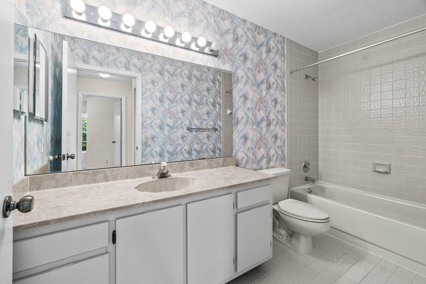 Nestled in the sought after Boca Springs neighborhood, this 3 - photo 19