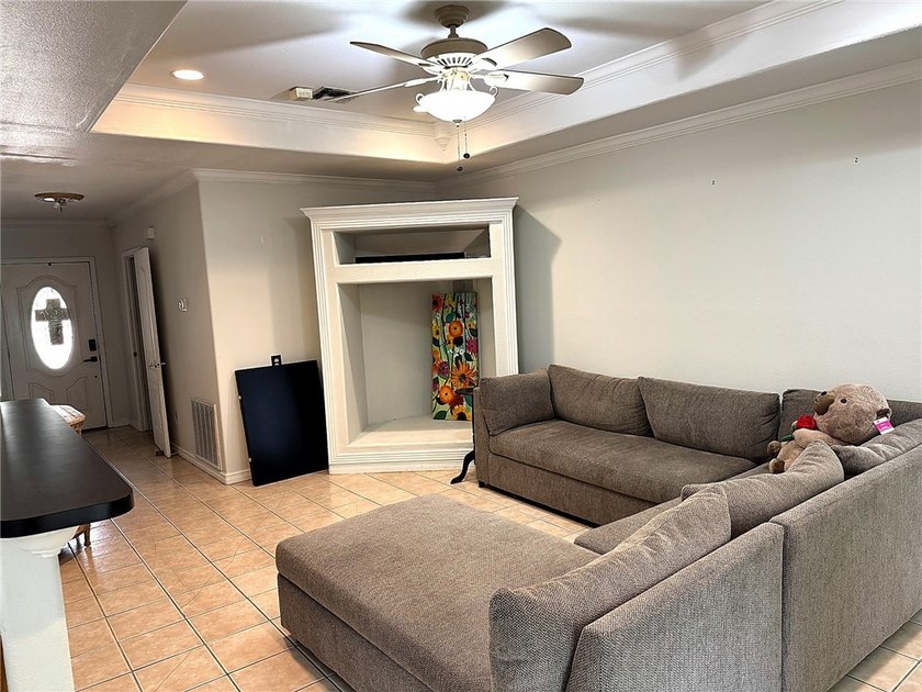 Welcome to 2534 Bevecrest Drive, a charming home on a quiet - photo 5