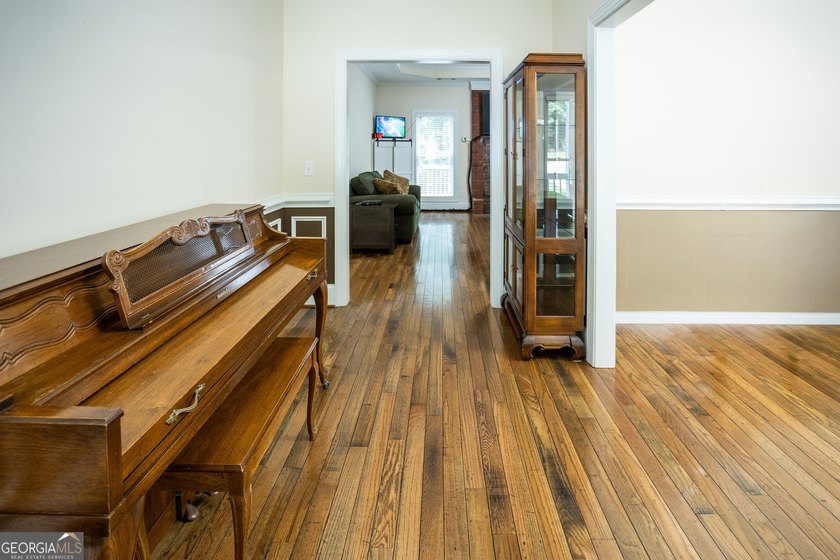 Welcome HOME! This custom-built dream home is absolutely - photo 5
