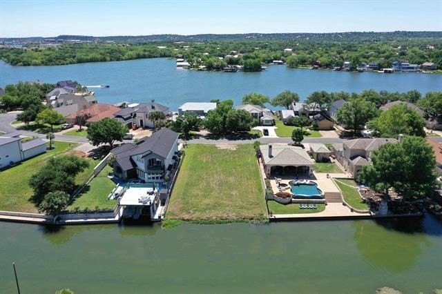 This exceptional Lake LBJ waterfront lot features an impressive - photo 4