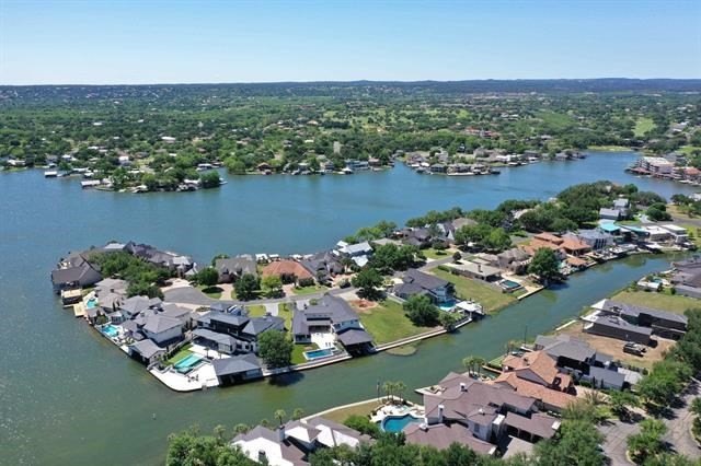 This exceptional Lake LBJ waterfront lot features an impressive - photo 8