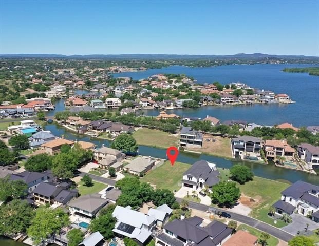 This exceptional Lake LBJ waterfront lot features an impressive - photo 9