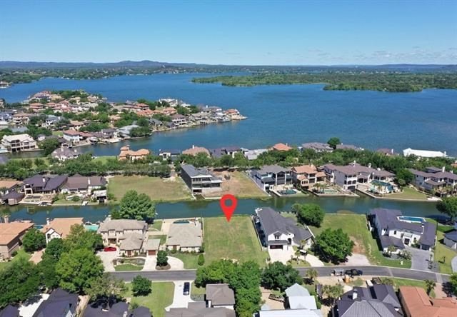 This exceptional Lake LBJ waterfront lot features an impressive - photo 10