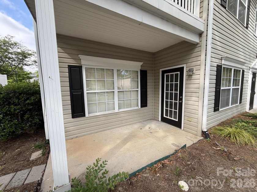Fantastic opportunity to own a lower level condo in desirable - photo 3