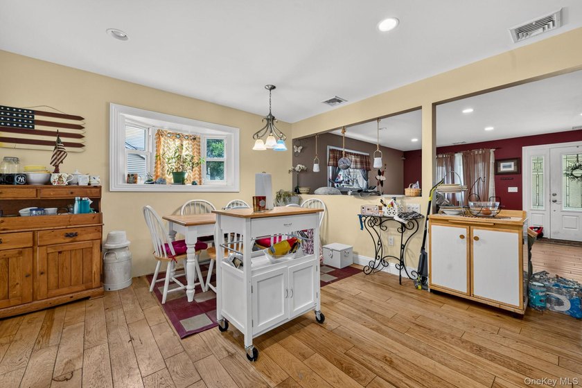 The home provides generous room sizes, abundant natural light - photo 13