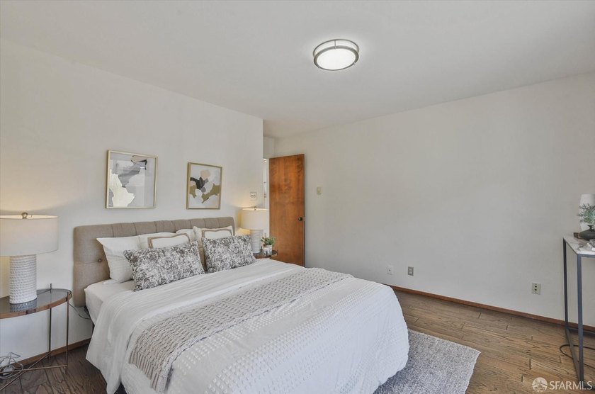 Outstanding 3-unit view building. Top unit penthouse features - photo 22