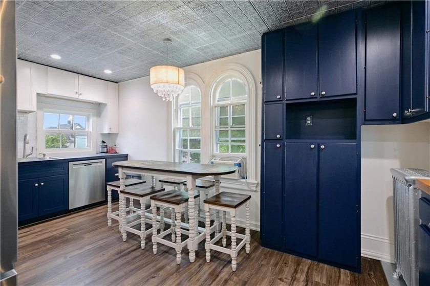 This stately 15-room residence, encompassing over 3,500 square - photo 22