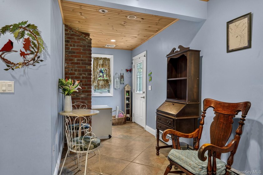 The home provides generous room sizes, abundant natural light - photo 26