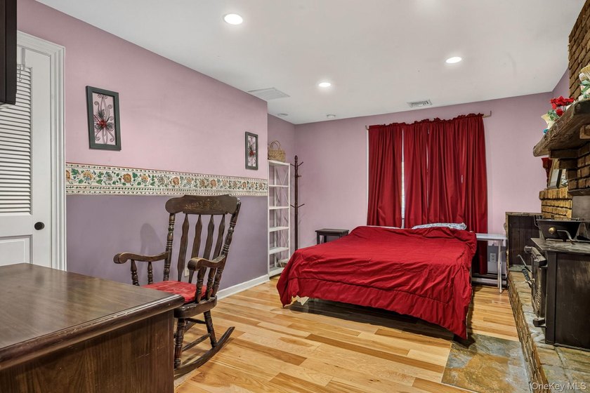 The home provides generous room sizes, abundant natural light - photo 29