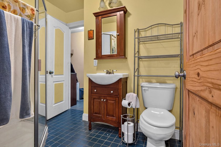 The home provides generous room sizes, abundant natural light - photo 31